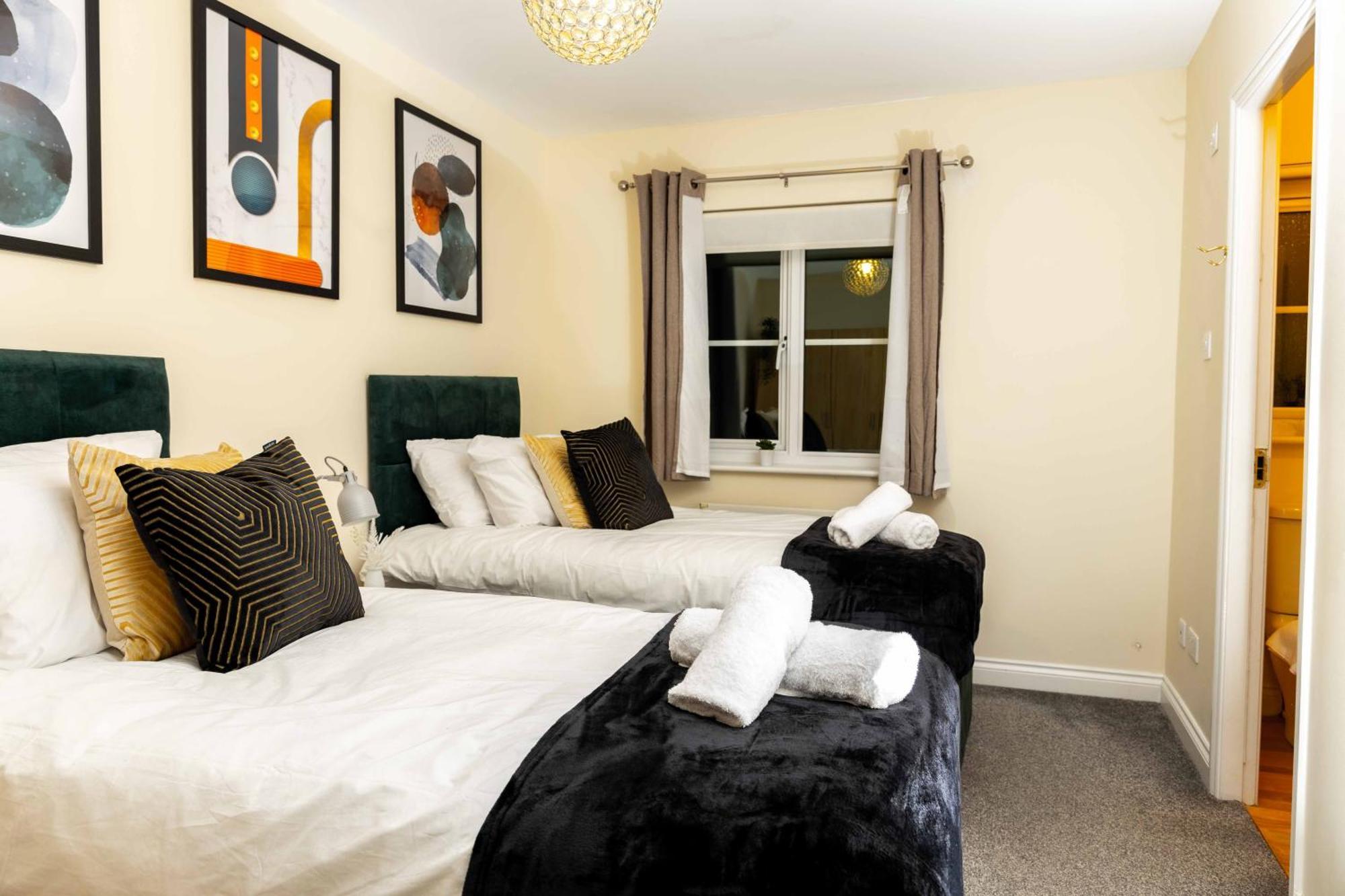 Livingston North Station Apartments Bagian luar foto