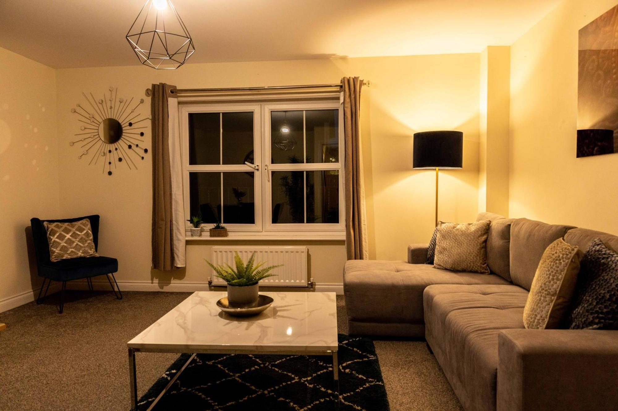 Livingston North Station Apartments Bagian luar foto
